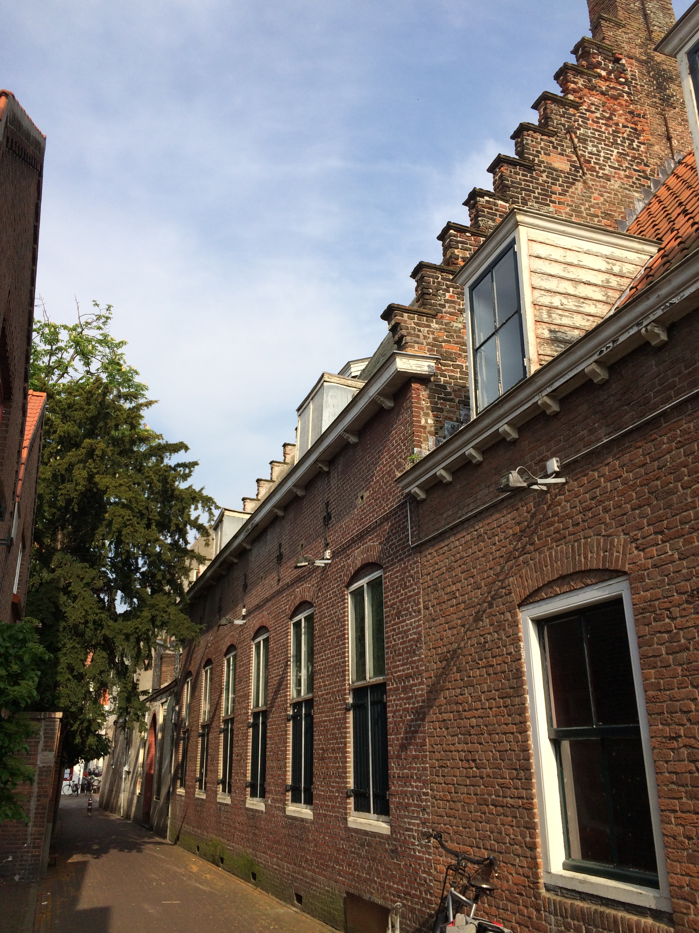 Christiaan Herklots bezat in de jaren 1780 niet minder dan 2 pakhuizen en drie woonhuizen in de Schuttershofstraat in Middelburg, waar hij ook zelf woonde, foto: J. Francke, 2017